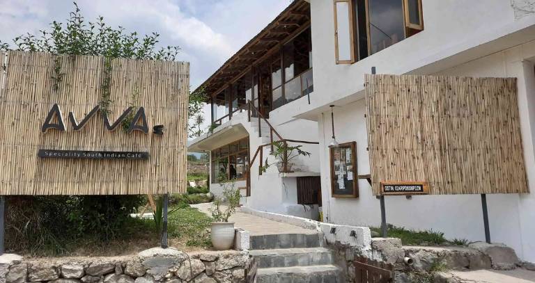 AVVAs Cafe, Bir