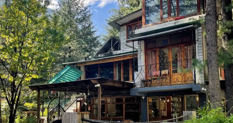 Offlimits Cafe, Kasol