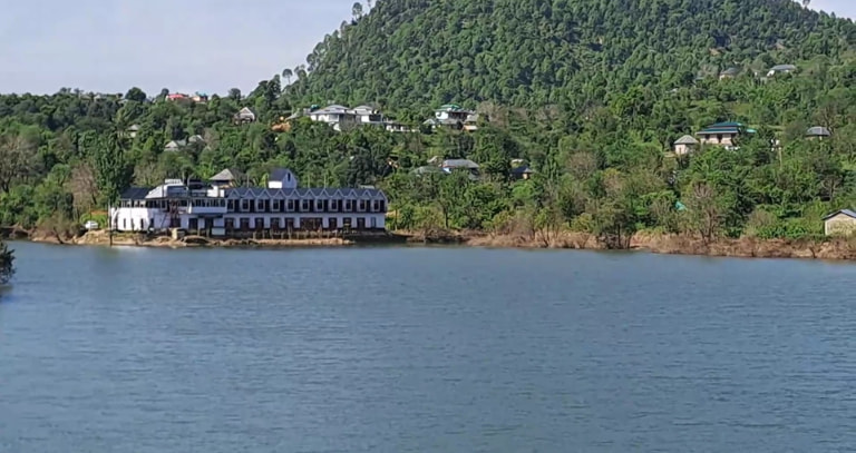 Kunt Bhayog Lake