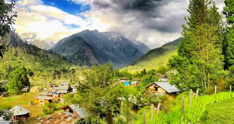 Pulga Village Guide