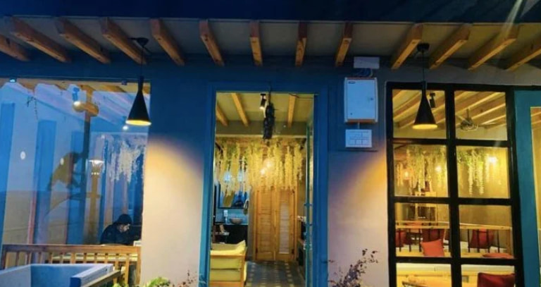Yellow Llama Cafe and Lounge