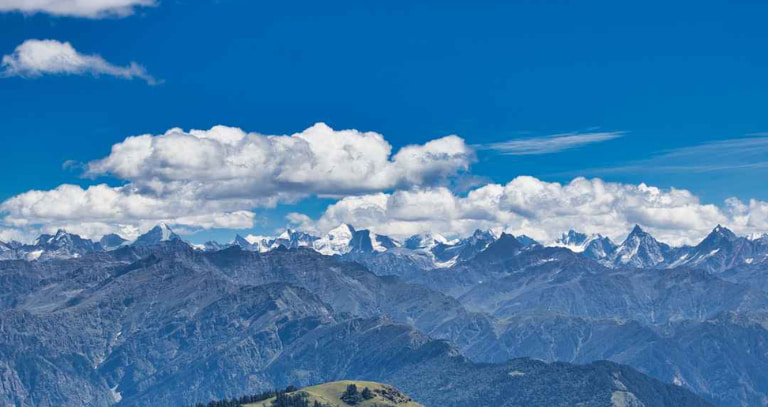 Best Time to Visit Dhauladhar Mountain Range in Himachal Pradesh