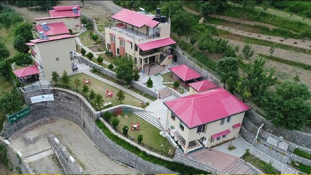 Mist n Meadows Resort