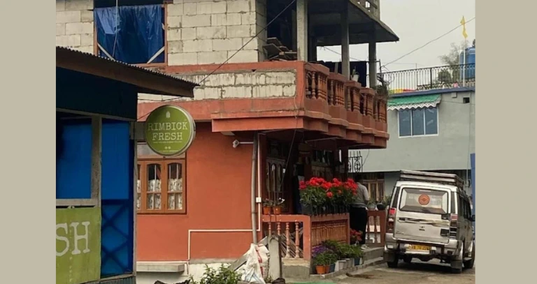 Tashi Home Stay & Cafe