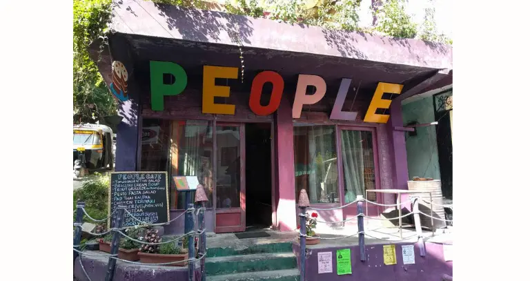 _People Art Café