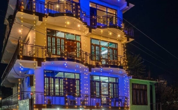 Snow Crest Inn A Pure Veg Hotel