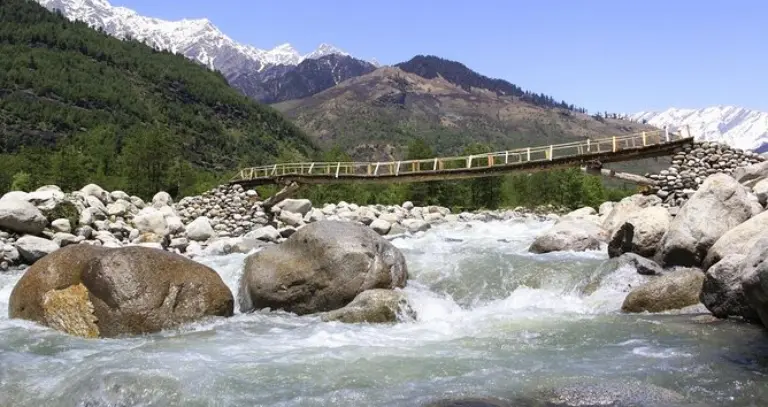 How to Reach the Beas River in Manali 