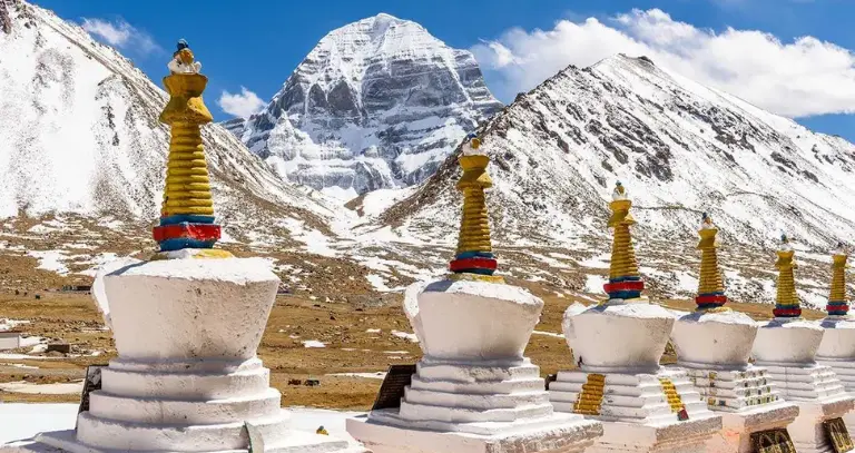 Monasteries Close to the Mansarovar